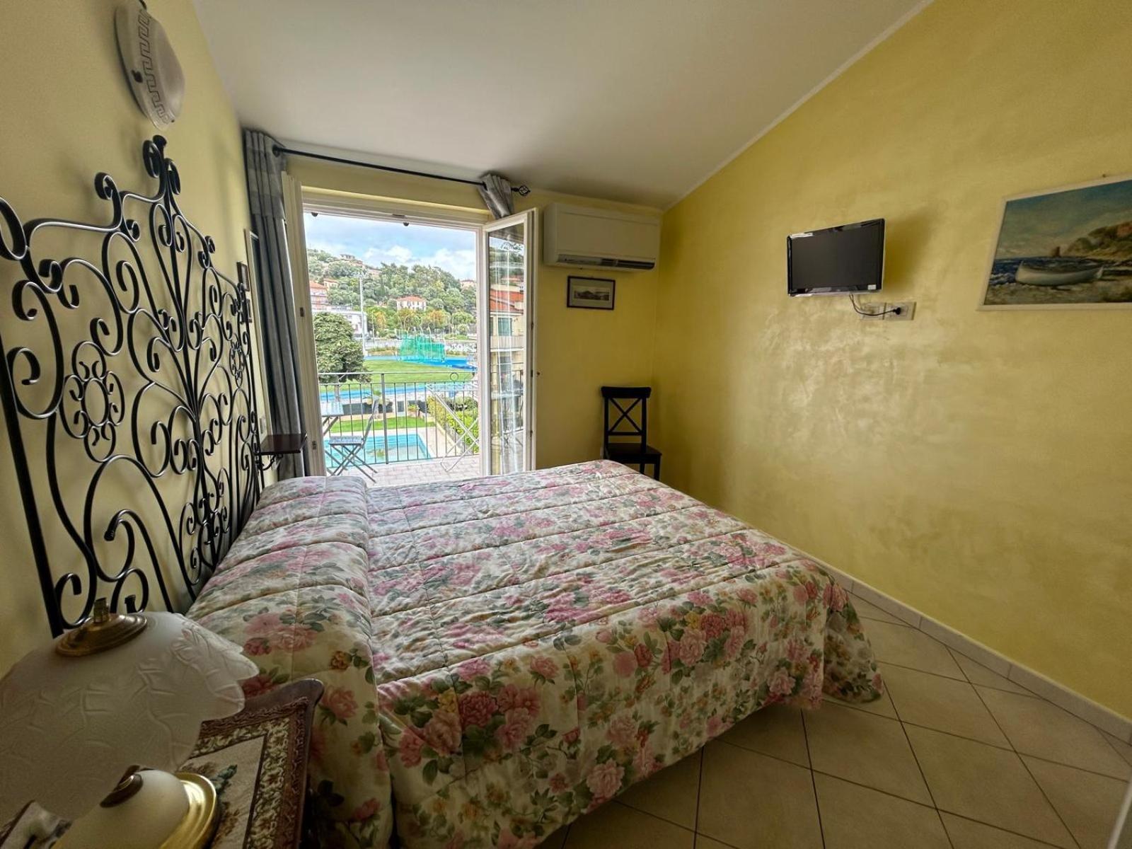 Appartamento Vista Mare Con Piscina Cala Di Sole Империя Экстерьер фото