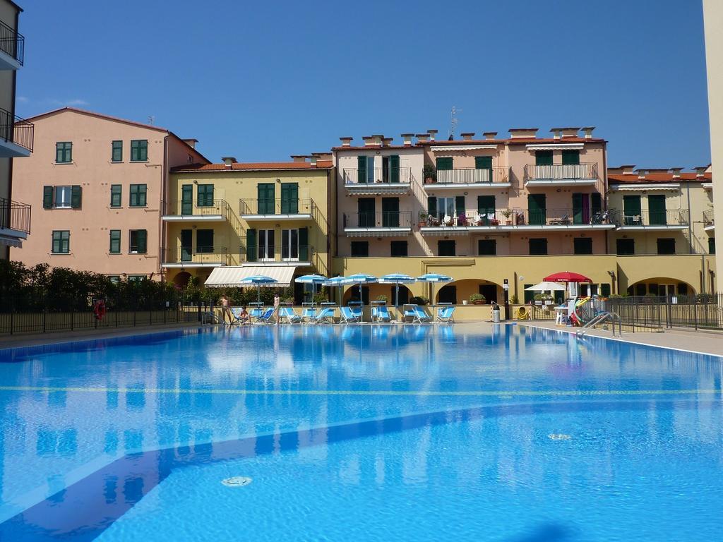Appartamento Vista Mare Con Piscina Cala Di Sole Империя Экстерьер фото