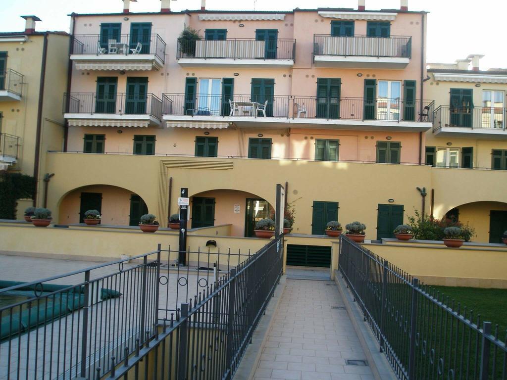 Appartamento Vista Mare Con Piscina Cala Di Sole Империя Экстерьер фото